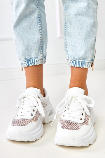 Weiße Sneakers auf...