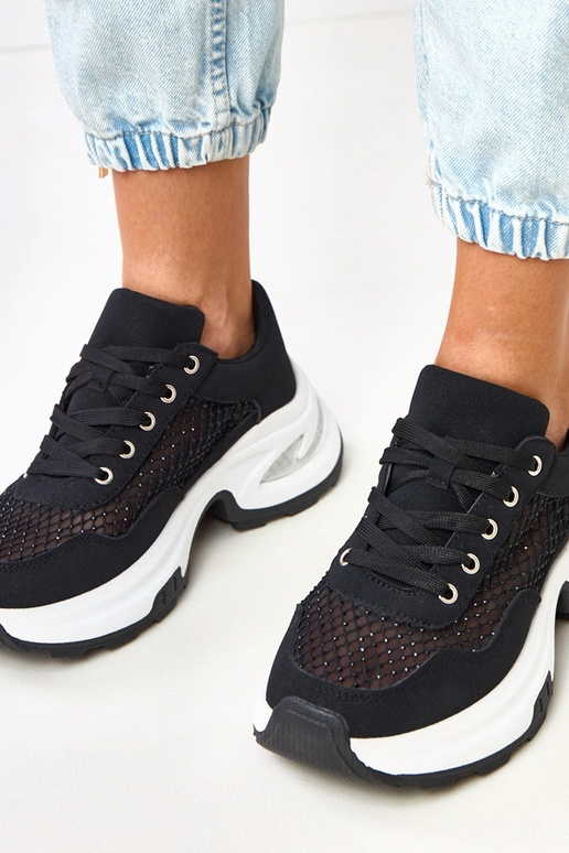 Schwarze Sneakers auf Plattform mit... Schwarze Sneakers auf Plattform mit...