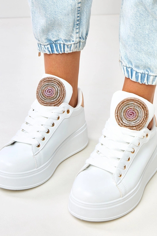 Weiße Sneakers auf Plattform mit... Weiße Sneakers auf Plattform mit...