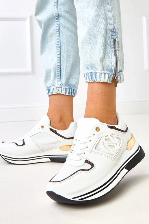 Schwarz-weiße Sneakers auf Plattform... Schwarz-weiße Sneakers auf Plattform...