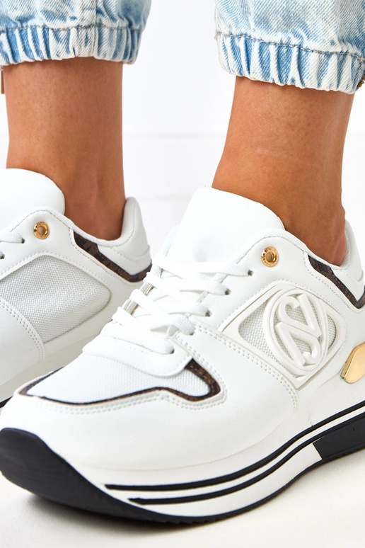 Schwarz-weiße Sneakers auf Plattform... Schwarz-weiße Sneakers auf Plattform...