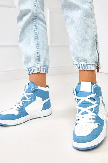 Hohe Sneakers über dem... 2