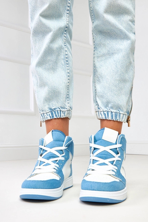 Hohe Sneakers über dem Knöchel mit... Hohe Sneakers über dem Knöchel mit...