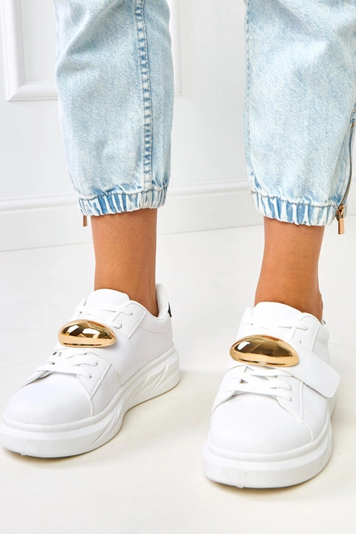 Weiße Sneakers auf Plattform mit... Weiße Sneakers auf Plattform mit...