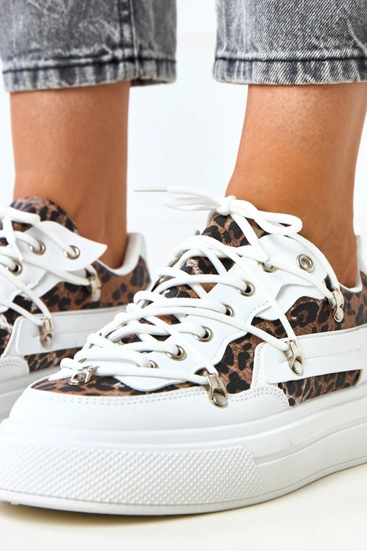 Weiße Sneakers auf Plattform mit... Weiße Sneakers auf Plattform mit...