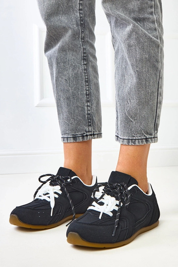 Schwarze Sportschuhe mit... 2