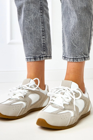 Weiße-beige Sportschuhe mit...