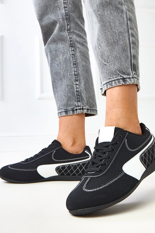 Schwarze Sportschuhe mit weißem...