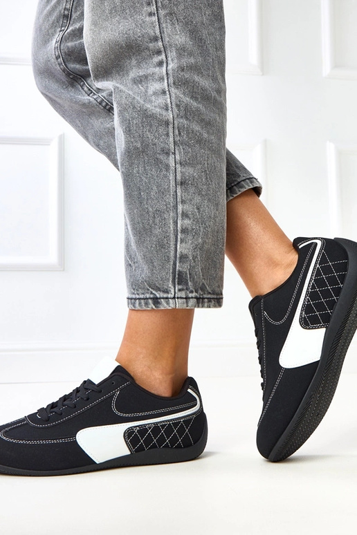 Schwarze Sportschuhe mit weißem...
