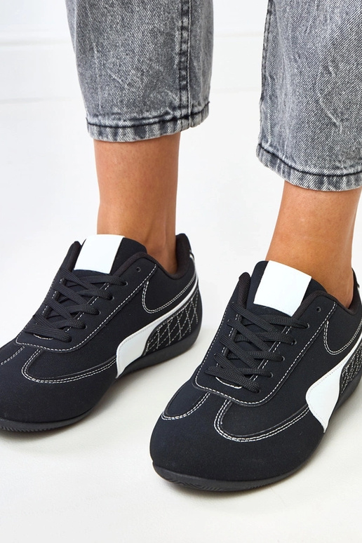 Schwarze Sportschuhe mit weißem...