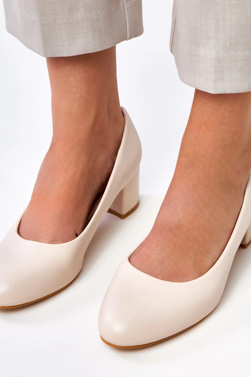 Sandfarbene flache Schuhe Polili