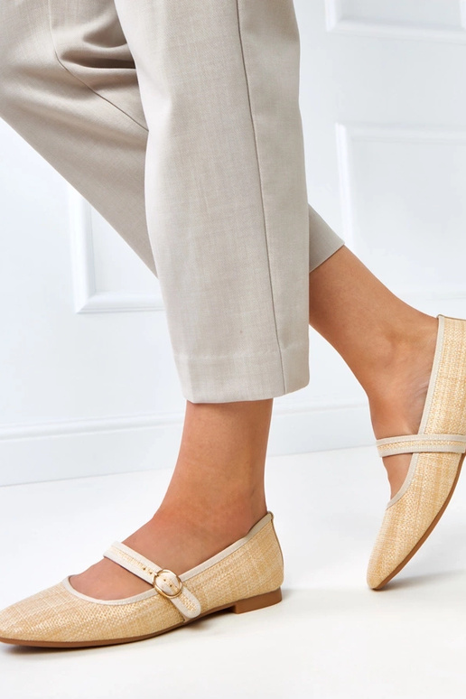 Sandfarbene geflochtene Ballerinas...