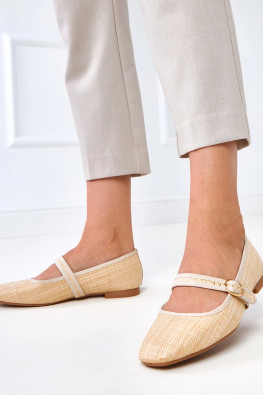 Sandfarbene geflochtene Ballerinas...