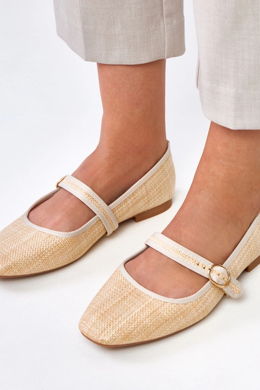 Sandfarbene geflochtene Ballerinas...