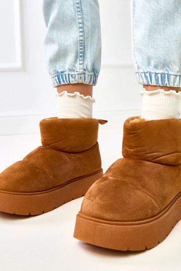 Braune warme Schneeschuhe auf Plattform, Ribeiro