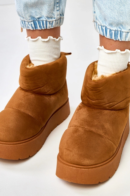 Braune warme Schneeschuhe auf...