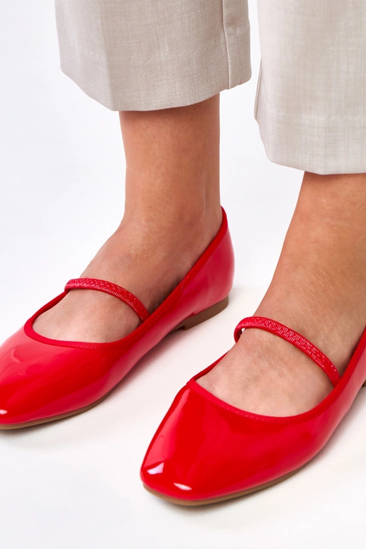 Rote lackierte Ballerinas mit... Rote lackierte Ballerinas mit...