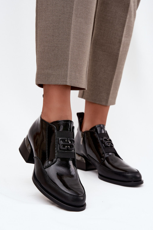 mit Lackeffekt Haut Schuhe Feminin Auf niedrigem Absatz Mit Dekorationen Detalem Vinceza 91161 schZuarze Farbe