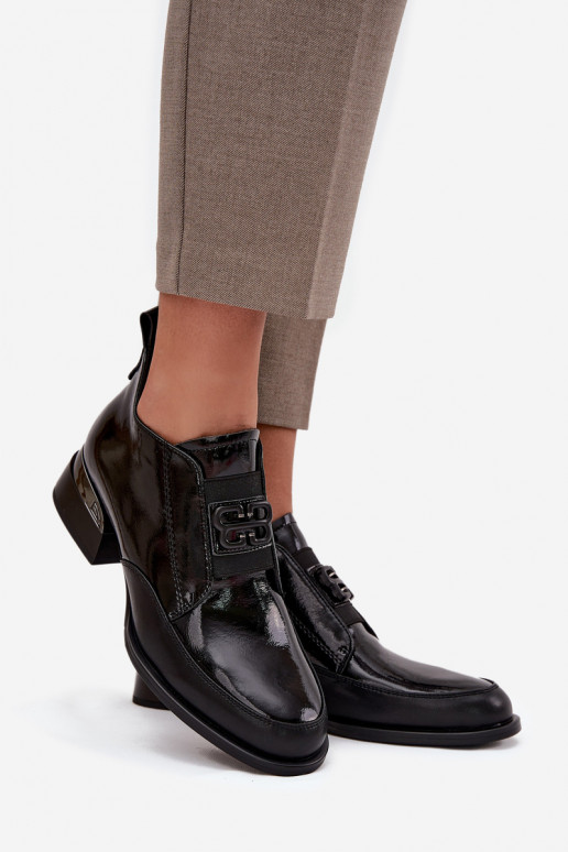 mit Lackeffekt Haut Schuhe Feminin Auf niedrigem Absatz Mit Dekorationen Detalem Vinceza 91161 schZuarze Farbe