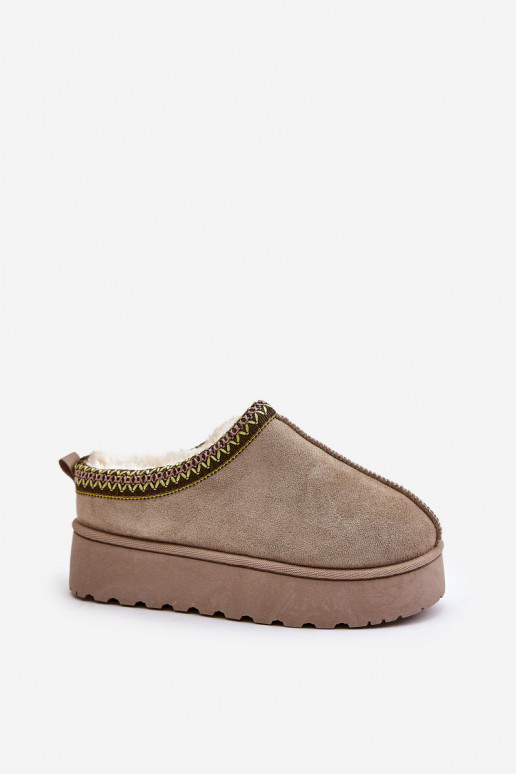 Schneestiefel Feminin mit einer Plattform sich Zuarm laufen mit Fell innen grüne Farbe Remenia