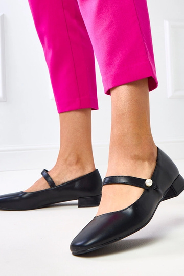 Schwarze flache Schuhe mit...