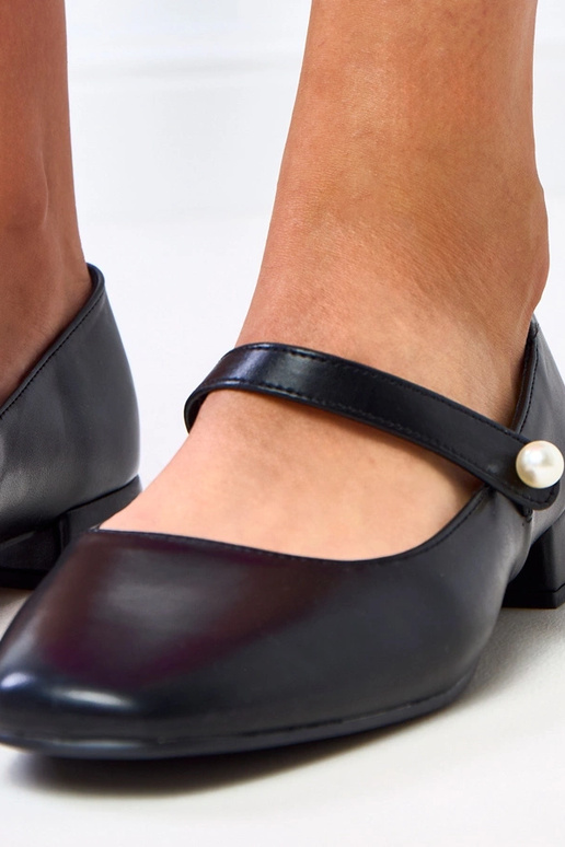 Schwarze flache Schuhe mit...