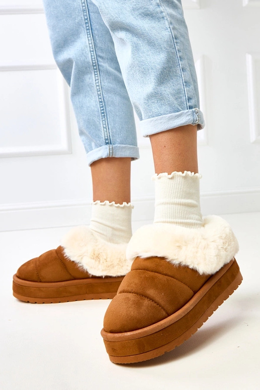 Braune kurze gefütterte Schneestiefel...