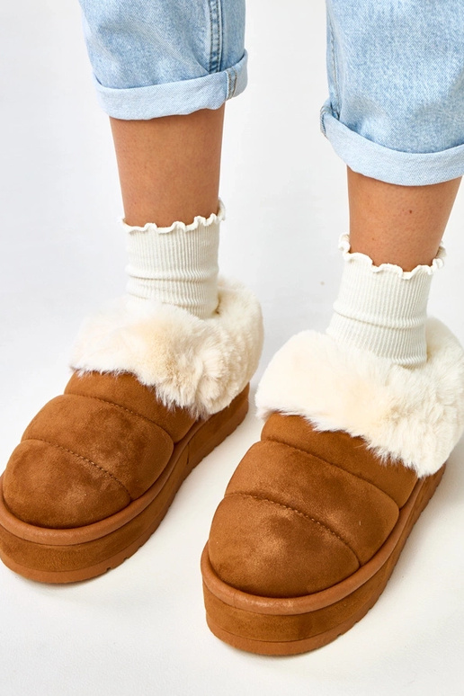 Braune kurze gefütterte Schneestiefel...