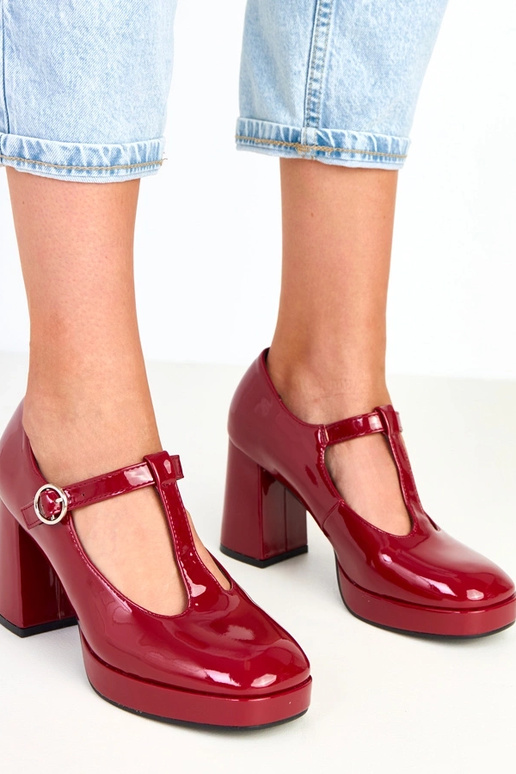 Adaoha bordeauxfarbene Halbschuhe auf... Adaoha bordeauxfarbene Halbschuhe auf...