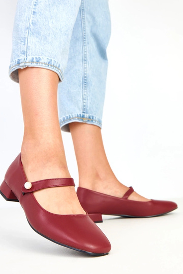 Alya bordeauxfarbene High Heels auf Absatz mit dekorativem Riemchen 2