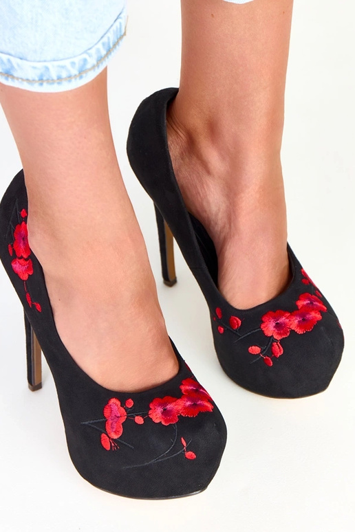 Etilka schwarze High Heels auf... Etilka schwarze High Heels auf...