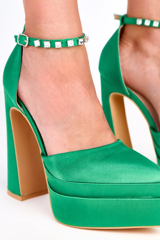 Tolani grüne High Heels auf Plateau...