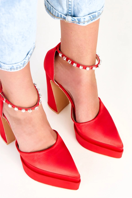 Tolani rote High Heels auf Plateau...