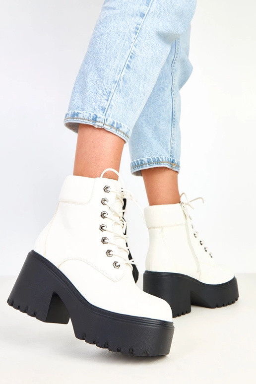 Janja weiße Stiefeletten auf massivem...