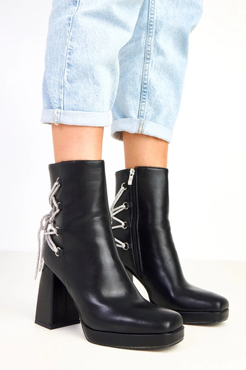 Schwarze Stiefeletten mit...
