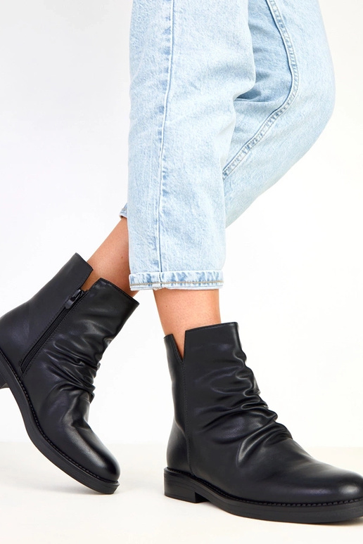 Schwarze Damen-Stiefeletten mit... Schwarze Damen-Stiefeletten mit...