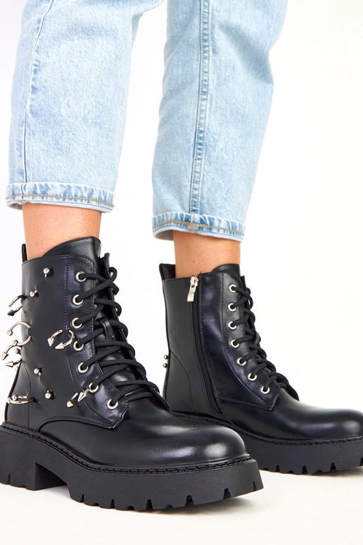 Schwarze Stiefeletten mit Plattform... Schwarze Stiefeletten mit Plattform...