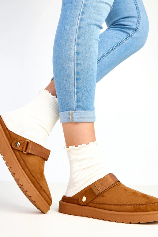 Braune Pantoletten mit... Braune Pantoletten mit...