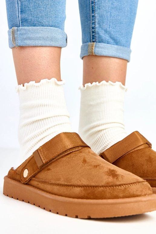 Braune Pantoletten mit... Braune Pantoletten mit...