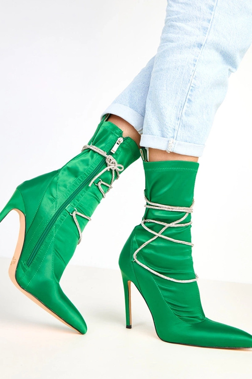 Grüne satinierte Stiefeletten mit... Grüne satinierte Stiefeletten mit...