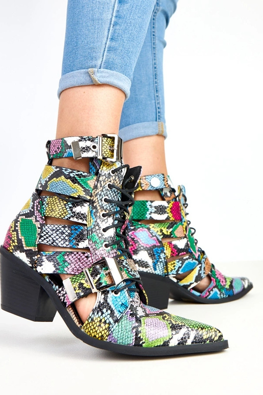 Bunte Stiefeletten auf Absatz mit... Bunte Stiefeletten auf Absatz mit...