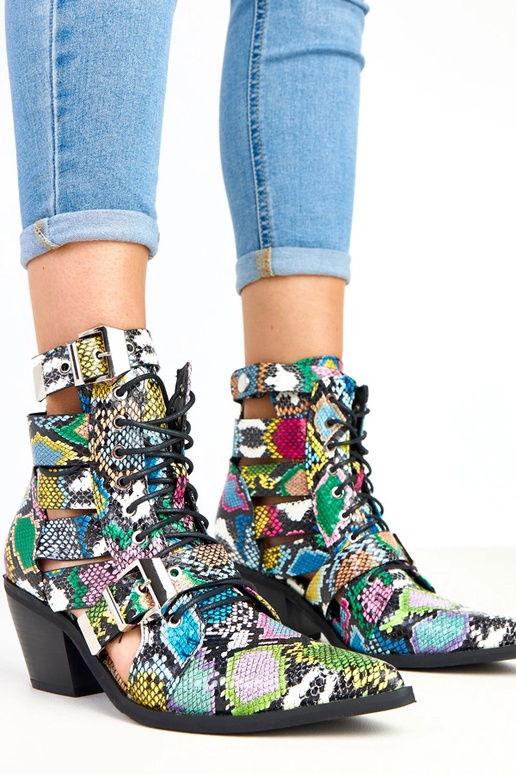 Bunte Stiefeletten auf Absatz mit... Bunte Stiefeletten auf Absatz mit...