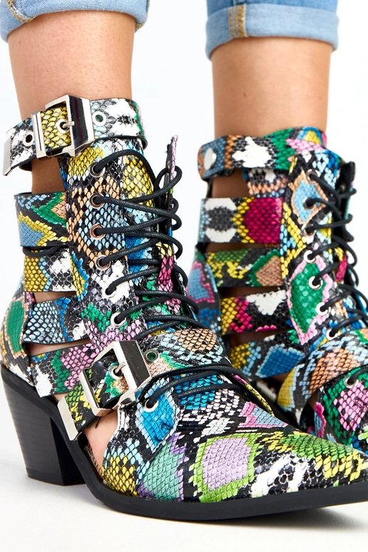 Bunte Stiefeletten auf Absatz mit... Bunte Stiefeletten auf Absatz mit...