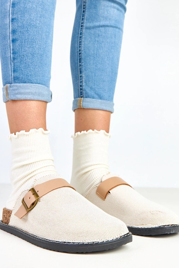 Beige Clogs auf Kork-Plateau mit Schnalle Polly