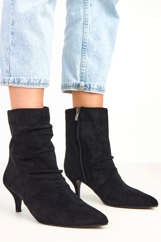 Schwarze Stiefeletten mit Falten Karen