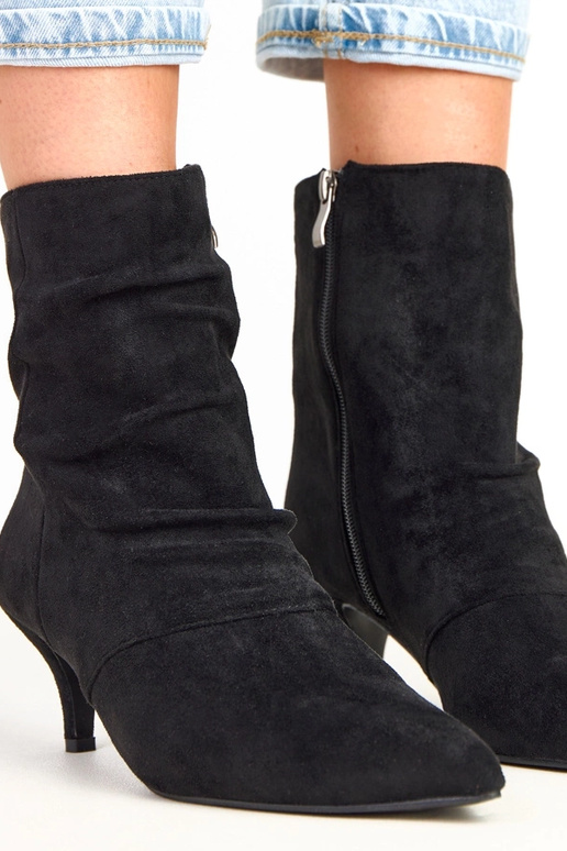 Schwarze Stiefeletten mit Falten Karen