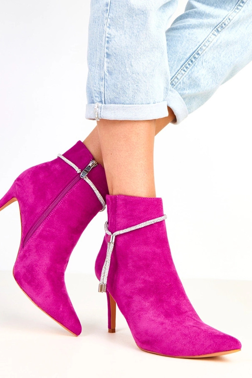 Violette Stiefeletten auf Absatz mit...