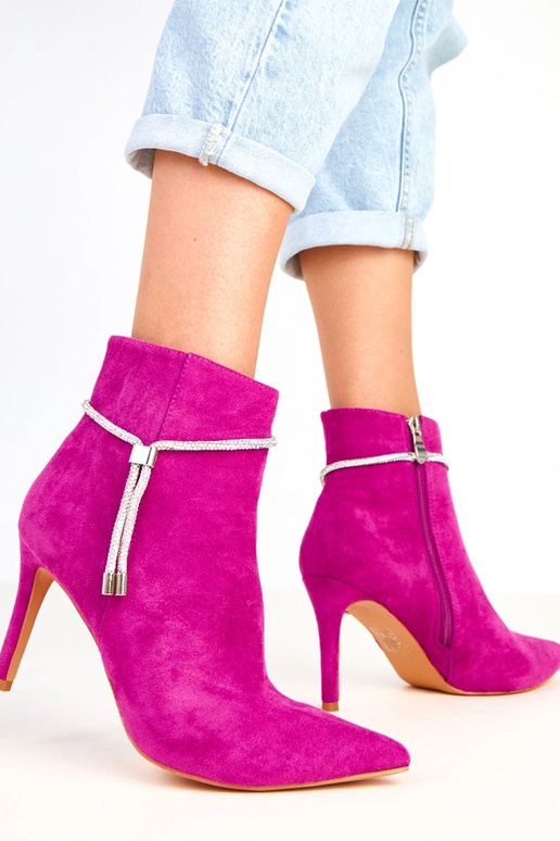 Violette Stiefeletten auf Absatz mit...