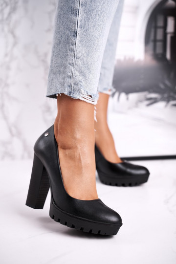 Schwarze Leder Schuhe mit Absätzen Tai turiciejka 02629-01 2