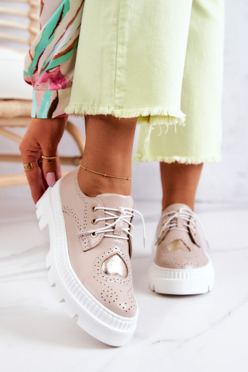 Sandfarbene Lederschuhe mit Herzmotiven Curtis